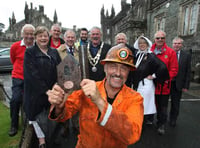 Man Engine memento presented to Tavistock for its part in puppet procession