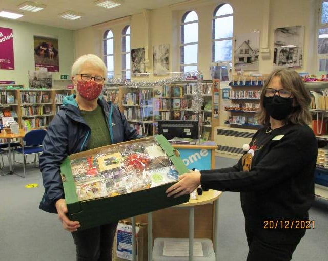 Okehampton Library's Christmas raffle raises £200