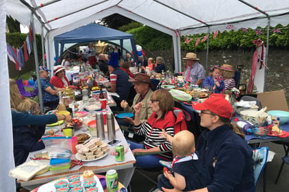 Crapstone puts on a great street party for the Queen