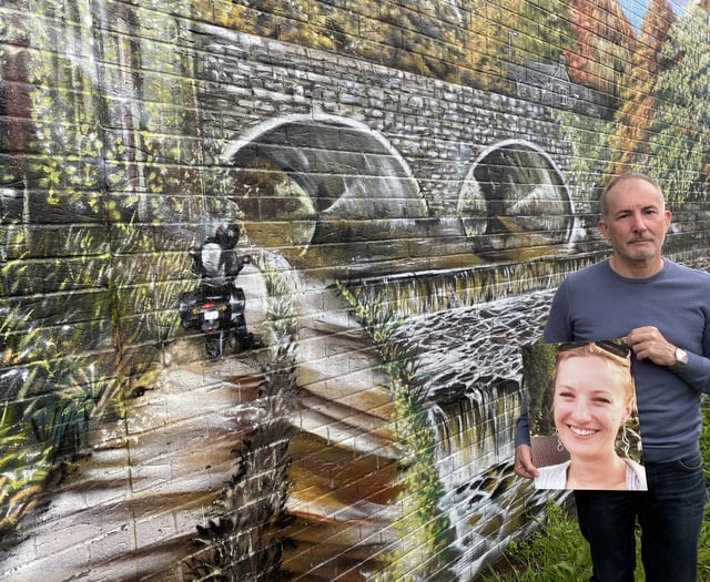 Garden mural tribute to lost wife