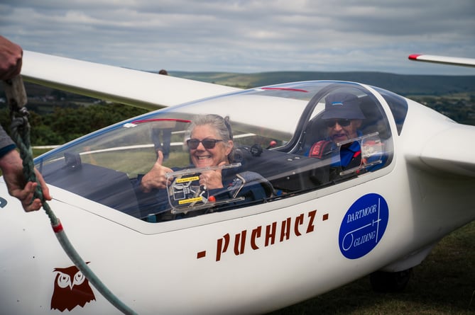 Giving gliding the thumbs up