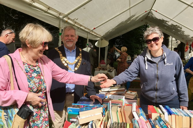 Mayor and mayoress Paul and Jane Ward visit the book stall at the fete