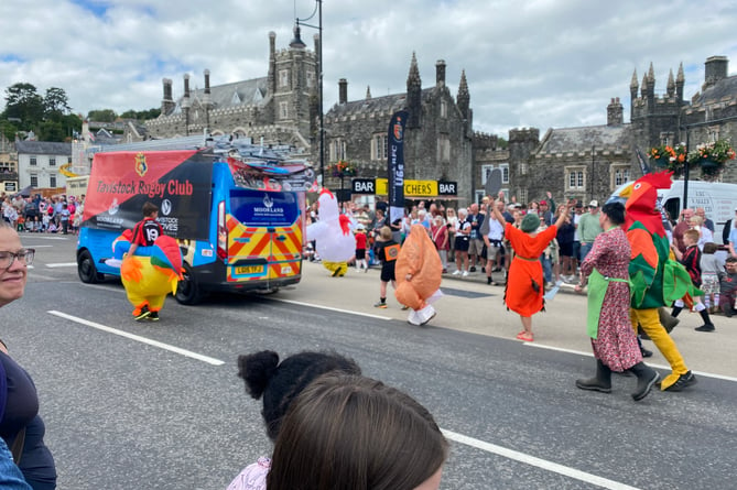 Tavistock Rugby Club draw laughing crowds to their amusing giant fancy dress birds in Bedford Square in Tavistock Carnival procession.