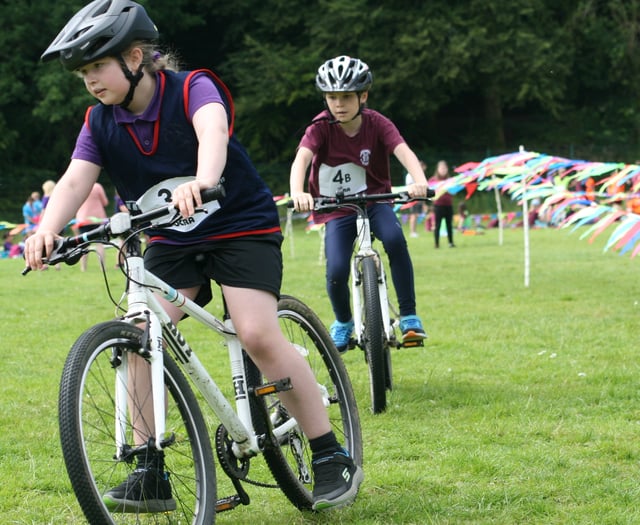 Primary school cyclo-cross contest