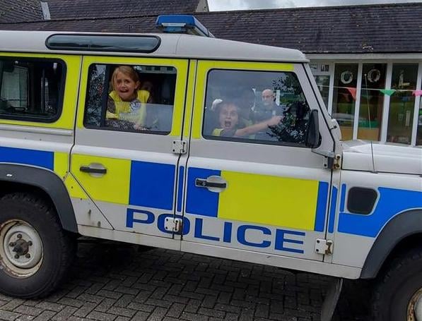 Bere Alston Brownies enjoy a visit from the police